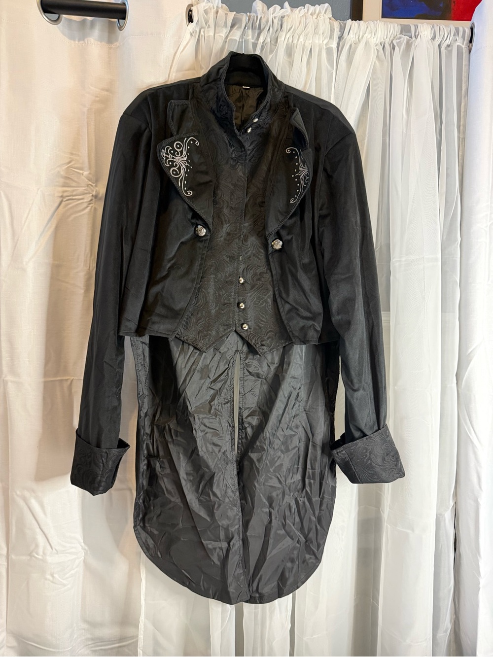 Black Me ‘s Tailcoat Jacket with Embroidered Accents